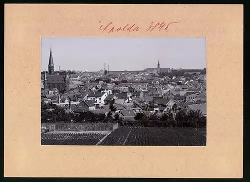 Fotografie Brück & Sohn Meissen, Ansicht Apolda, Blick über die Stadt mit Haus im Baugerüst