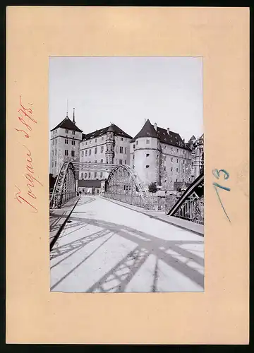 Fotografie Brück & Sohn Meissen, Ansicht Torgau, Blick zum Schloss Hartenfels durch die Elbebrücke