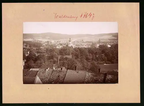Fotografie Brück & Sohn Meissen, Ansicht Waldenburg i. Sa., Blick von der Altstadt nach der Kirche