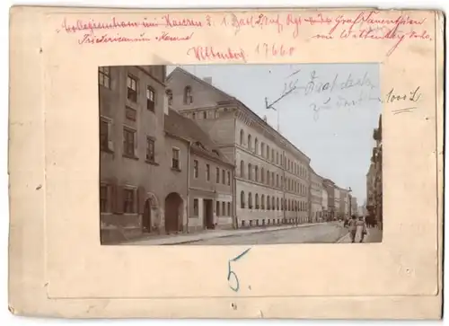 Fotografie Brück & Sohn Meissen, Ansicht Wittenberg a. Elbe, Friedericianum-Kaserne mit Strassenansicht