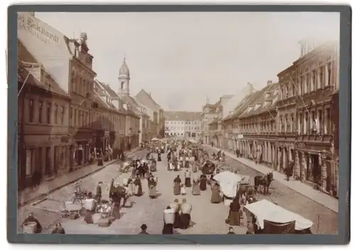 Fotografie Brück & Sohn Meissen, Ansicht Grossenhain, Frauenmarkt mit Marktständen, Sattlerei Gustav Heilfurth