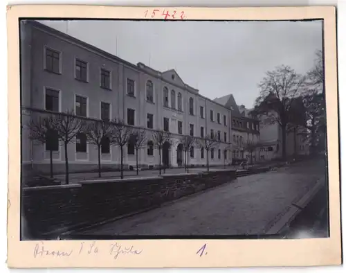 Fotografie Brück & Sohn Meissen, Ansicht Oederan, Schule, Schulhaus mit Auffahrt