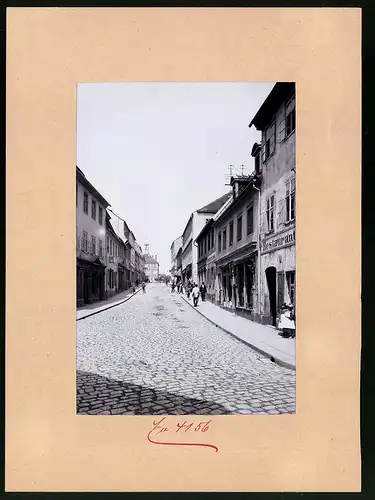 Fotografie Brück & Sohn Meissen, Ansicht Bischofswerda, Bahnhofstrasse mit Restaurant, Schokoladen-Geschäft Günther