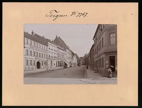 Fotografie Brück & Sohn Meissen, Ansicht Torgau, Breitestrasse mit Hotel Kaiser Friedrich, Eckladen Georg Fauth