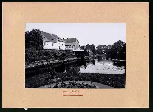 Fotografie Brück & Sohn Meissen, Ansicht Bischofswerda, Gebäude am Ufer des Mühlteich's