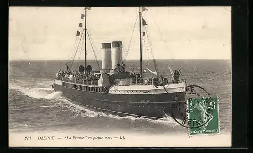AK Dieppe, Französischer Dampfer La France mit Flaggengala in voller Fahrt