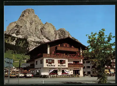 AK Corvara /Alta Badia, Table` Hotel von der Strasse aus