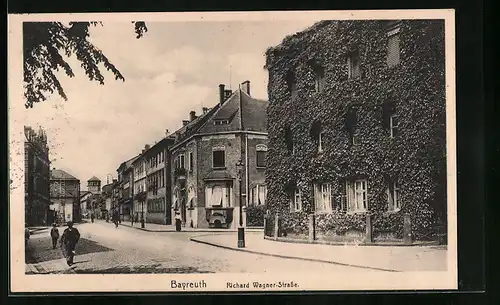 AK Bayreuth, Partie in der Richard Wagner-Strasse mit Efeu-Hauswand