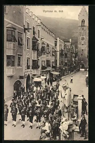 AK Vipiteno, Strassenpartie mit Strassenumzug