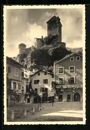 AK Chiusa, Marktplatz mit Burgruine