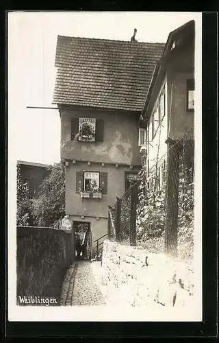 Foto-AK Waiblingen, Strassenpartie einer schmalen Nebengasse