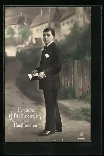 AK Glückwünsche zur Konfirmation, Junge im Anzug mit Gebetsbuch