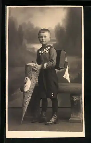 Foto-AK Junge mit Schultüte zum Schulanfang