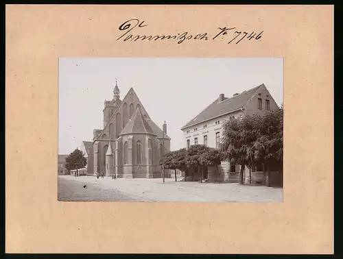 Fotografie Brück & Sohn Meissen, Ansicht Dommitzsch, Kirche & Nebengebäude