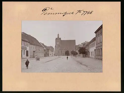 Fotografie Brück & Sohn Meissen, Ansicht Dommitzsch, Torgauer Strasse mit Blick zur Kirche