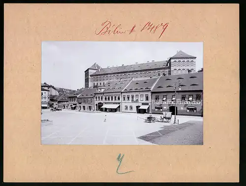 Fotografie Brück & Sohn Meissen, Ansicht Bilin, marktplatz mit Hotel Zum Weissen Löwen, Gasthaus & Lederhandlung