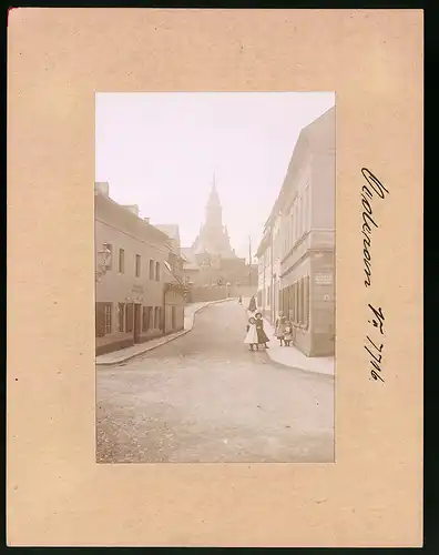 Fotografie Brück & Sohn Meissen, Ansicht Oederan, Klostergang mit Geschäftshaus und Stadtkirche