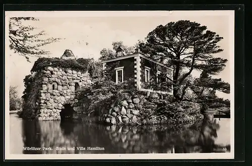 AK Wörlitz, Park mit Stein und Villa Hamilton