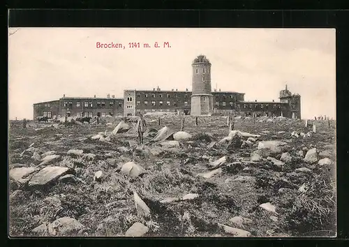 AK Brocken, Gebäude und Turm hinter Geröllfeld