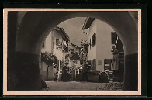 AK Kastelruth, Blick durch den Torbogen