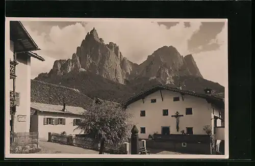 AK Siusi, Häuseransichten mit Bergpanorama