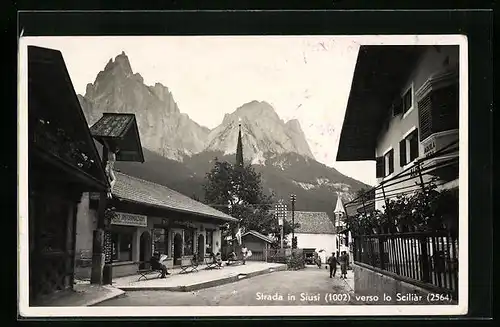 AK Siusi, Strassenpartie mit Restaurant