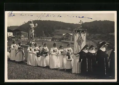 AK Kastelruth, Prozession mit Nonnen und Heiligenstatue