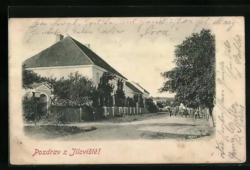 AK Jilovistè, Strassenpartie mit Passanten