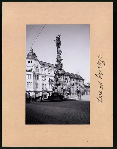 Fotografie Brück & Sohn Meissen, Ansicht Teplitz, Partie am Schlossplatz mit Dreifaltigkeitssäule, Strassenbahngleise