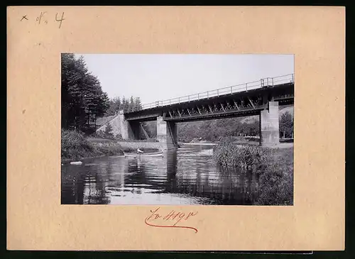 Fotografie Brück & Sohn Meissen, Ansicht Rosswein, Blick auf die Eisenbahnbrücke über die Mulde
