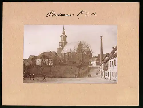 Fotografie Brück & Sohn Meissen, Ansicht Oederan, Teichplan mit Kirche und Strassenpartie