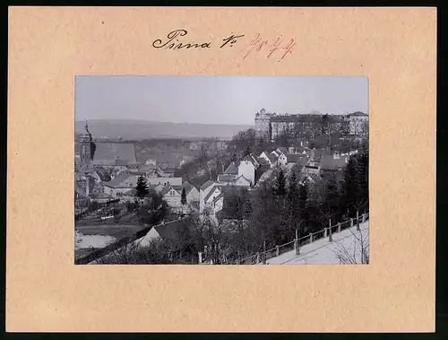 Fotografie Brück & Sohn Meissen, Ansicht Pirna a. Elbe, Teilansicht der Stadt mit dem Schloss Sonnenstein