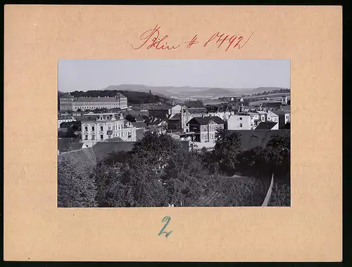 Fotografie Brück & Sohn Meissen, Ansicht Bilin, Blick über die Dächer der Stadt mit Bahnhof Belin Stadt