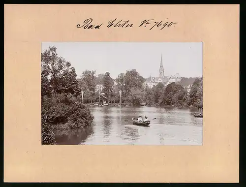 Fotografie Brück & Sohn Meissen, Ansicht Bad Elster, Ruderboot auf dem Luisa-See mit Bootsanlegestelle