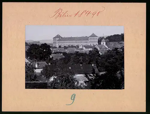 Fotografie Brück & Sohn Meissen, Ansicht Bilin, Blick über die Dächer zum Schloss