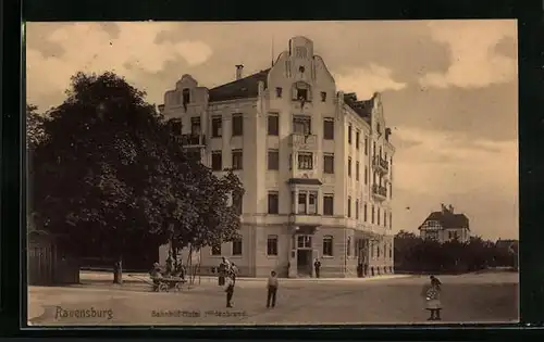 AK Ravensburg, Bahnhof-Hotel Hildebrand von der Strasse gesehen
