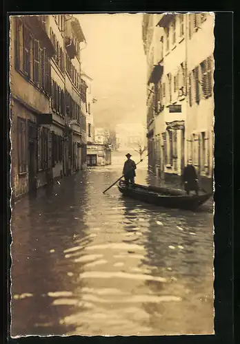 Foto-AK Heidelberg, Strassenpartie mit Geschäften und Boot bei Hochwasser