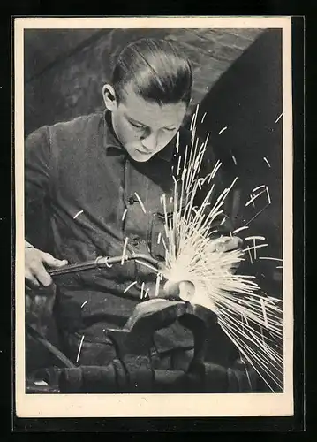 AK Fabrikarbeiter beim Schweissen, Fotoapparat Ikoflex