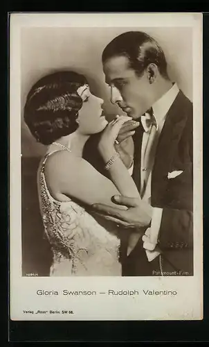 AK Schauspieler Rudolph Valentino und Gloria Swanson in einer gemeinsamen Filmszene