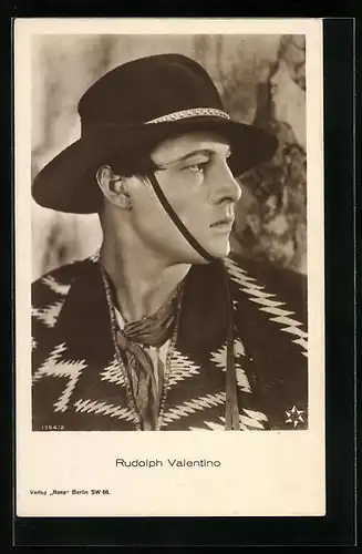 AK Schauspieler Rudolph Valentino mit Hut