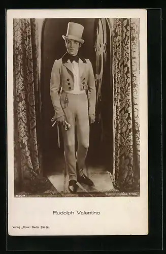 AK Schauspieler Rudolph Valentino mit Anzug und Zylinder