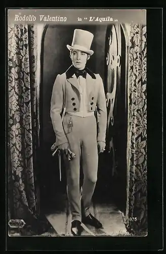 AK Schauspieler Rudolph Valentino in der Rolle im Film L'Auqila