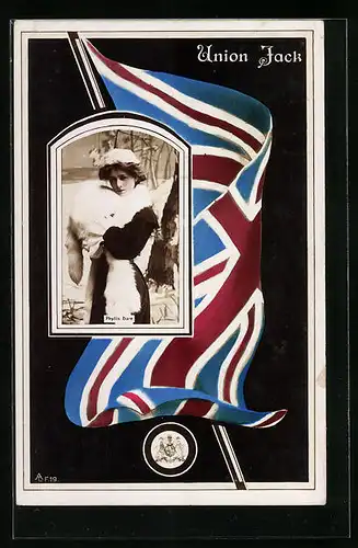 AK Schauspielerin Phyllis Dare, im Pelzmantel mit Union Jack