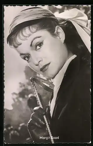 AK Schauspielerin Margit Saad im Reiteroutfit