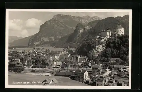 AK Kufstein, Generalansicht mit dem Schloss gegen das Kaisergebirge