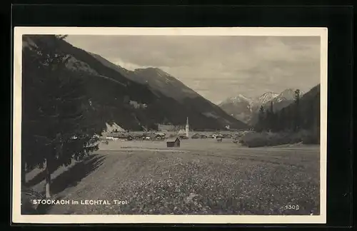 AK Stockach im Lechtal, Blick von den Wiesen zur Kirche