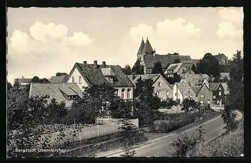AK Obernkirchen, Wohnhäuser mit Blick zur Kirche hin
