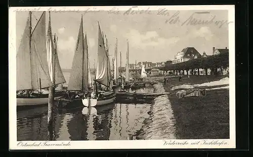 AK Travemünde / Ostsee, Vorderreihe mit Jachthafen