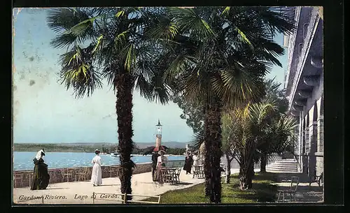 AK Gardone-Riviera, Passanten am Lago di Garda