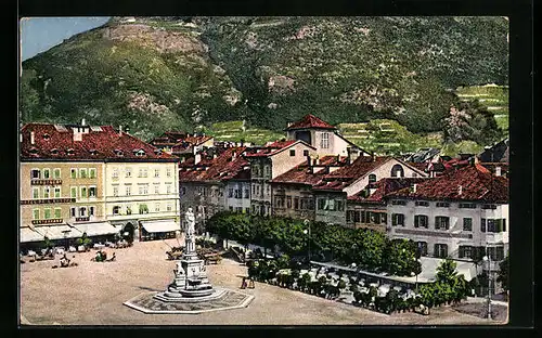 AK Bozen, Walterplatz mit Denkmal und Hotel de l'Europe